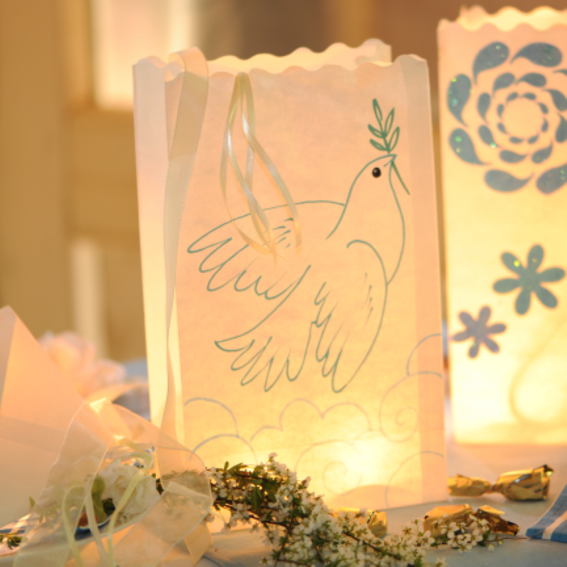 Tischlicht be,alt mit Taube und Blumen