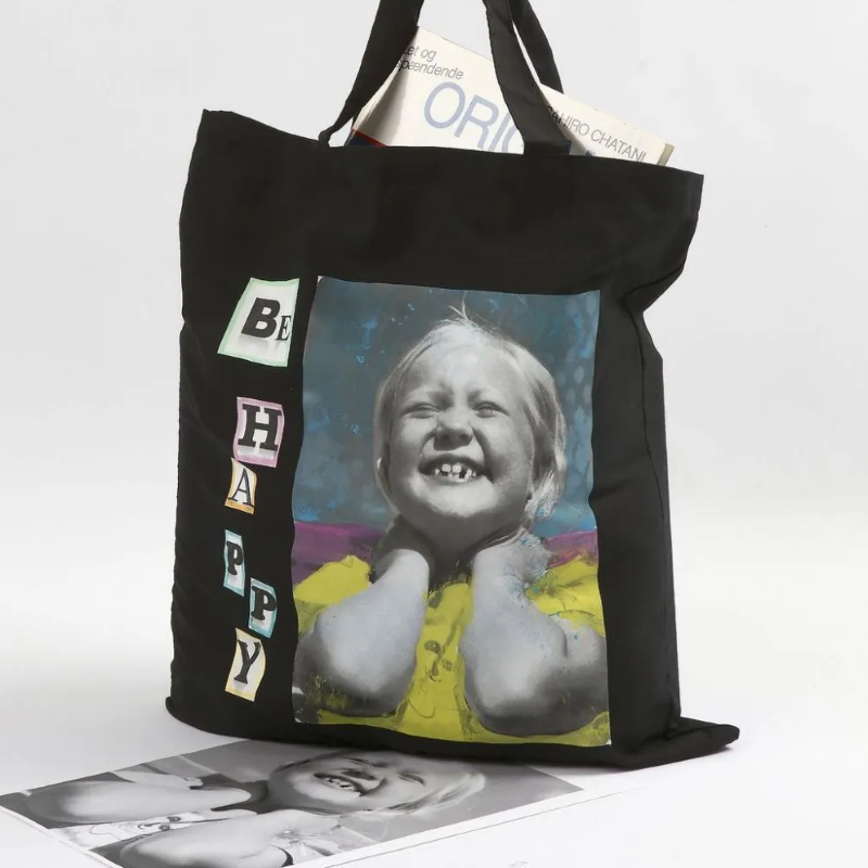 Stoff-Tasche mit Bilderdruck und Textilfarben gestaltet